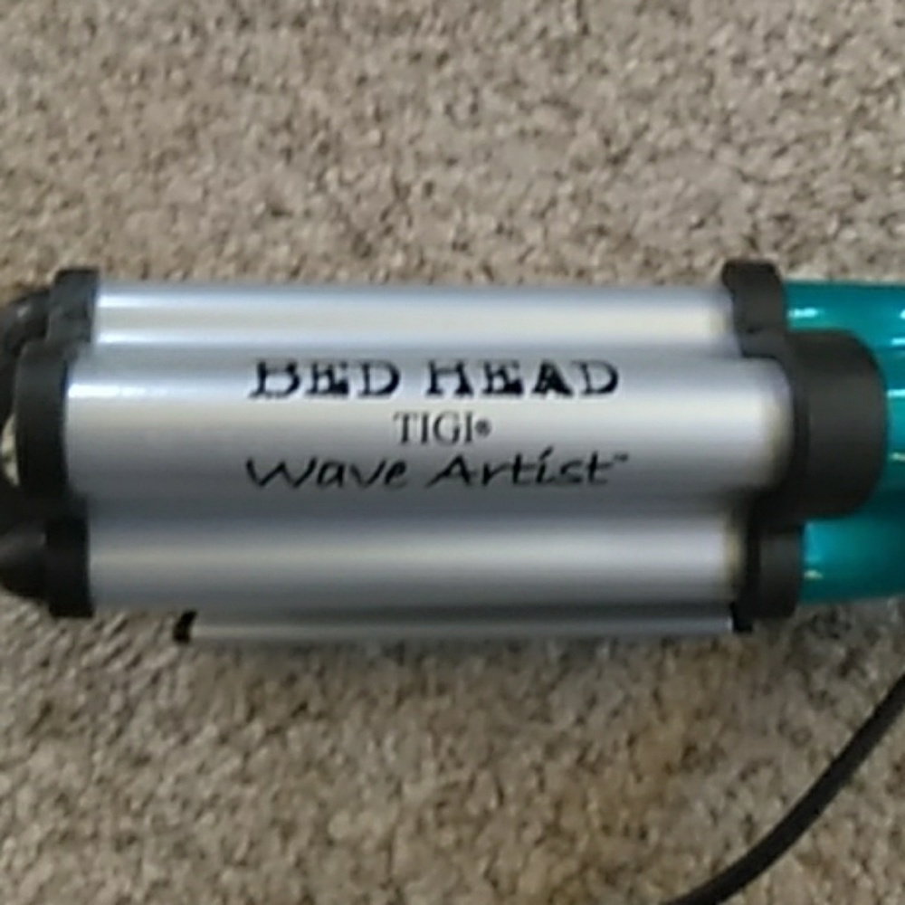 Bed head beach wave curling iron